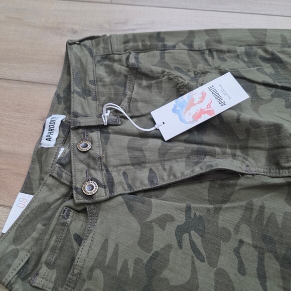 Aphrodite Crossover High Waisted Distressed Loose Camo Green Jeans Women Sz 9/29 - Picture 4 of 14